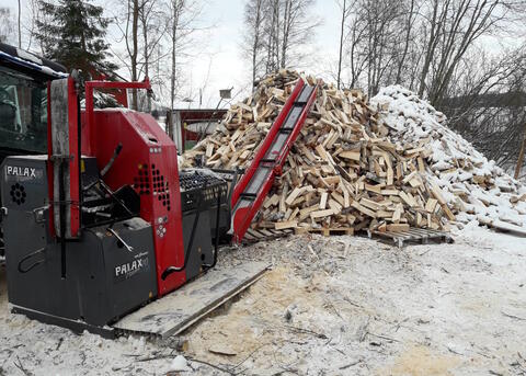 Klapikone - polttopuut kasassa