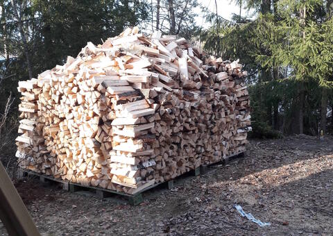 Kasa valmiita klapeja