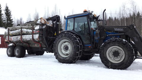 Traktori ja metsäkärry